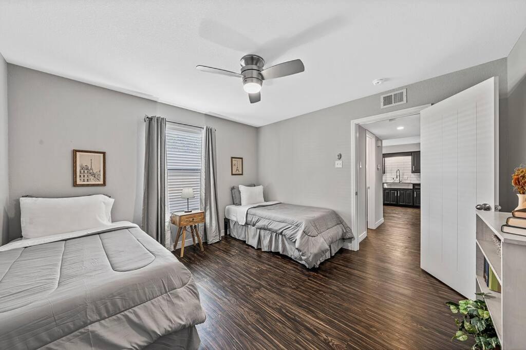 Luxe Condo In City Center Waco Exteriör bild
