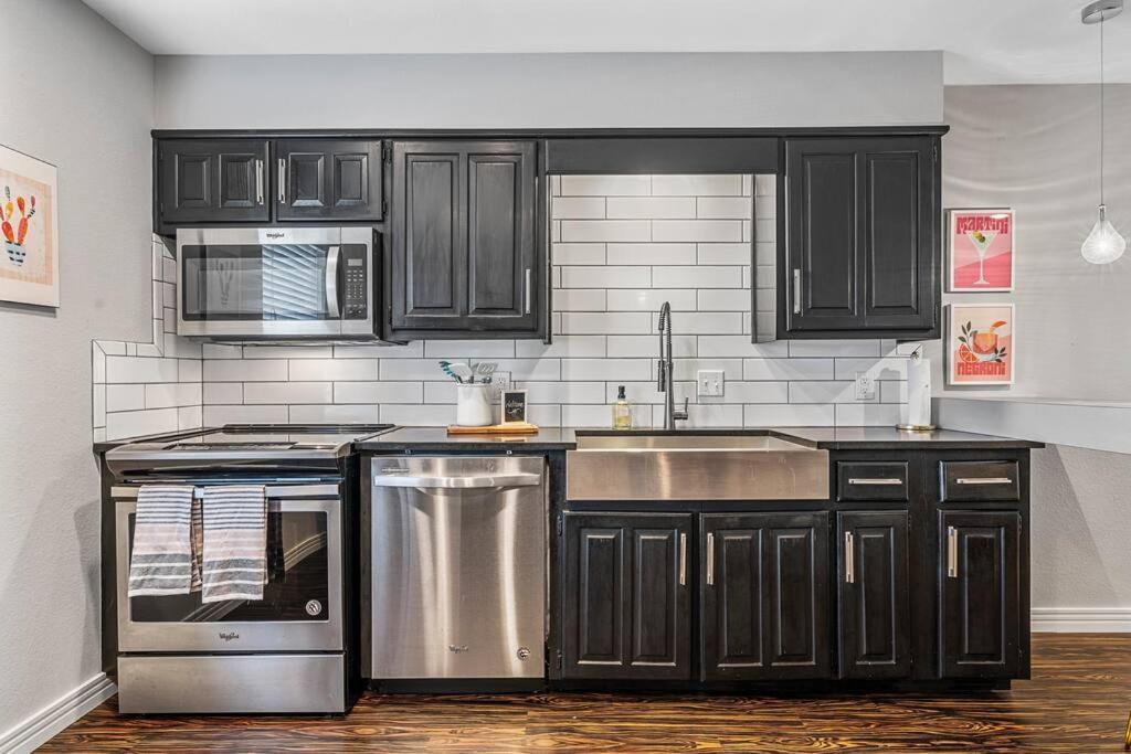 Luxe Condo In City Center Waco Exteriör bild