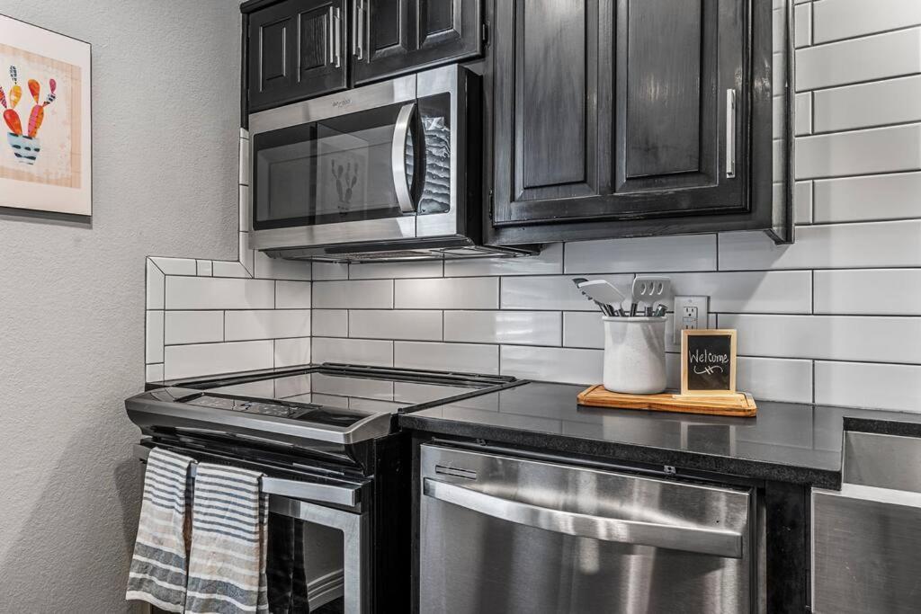 Luxe Condo In City Center Waco Exteriör bild