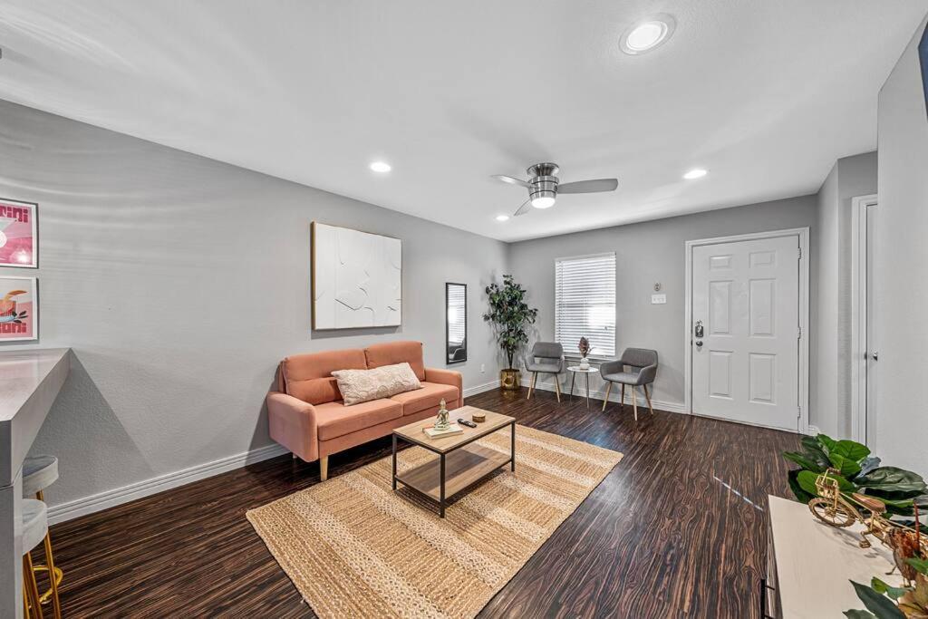Luxe Condo In City Center Waco Exteriör bild